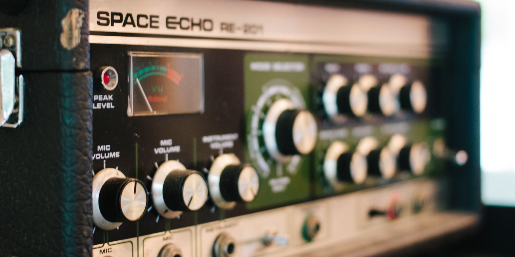 Frontansicht eines Roland Space Echo RE-201