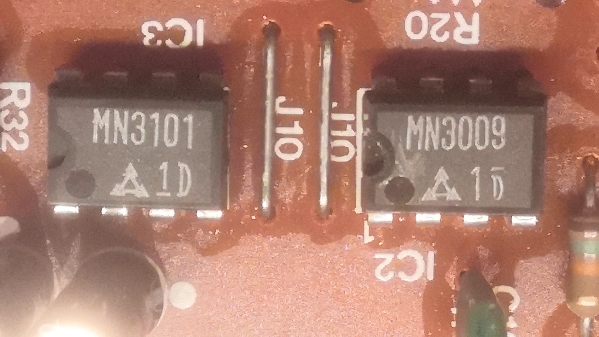 Roland Juno 6 - MN3009 auf Panel Board B