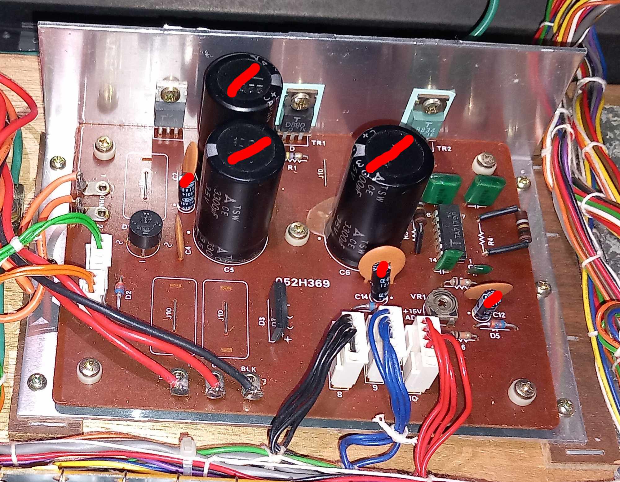 Roland Juno 6 - Elkos